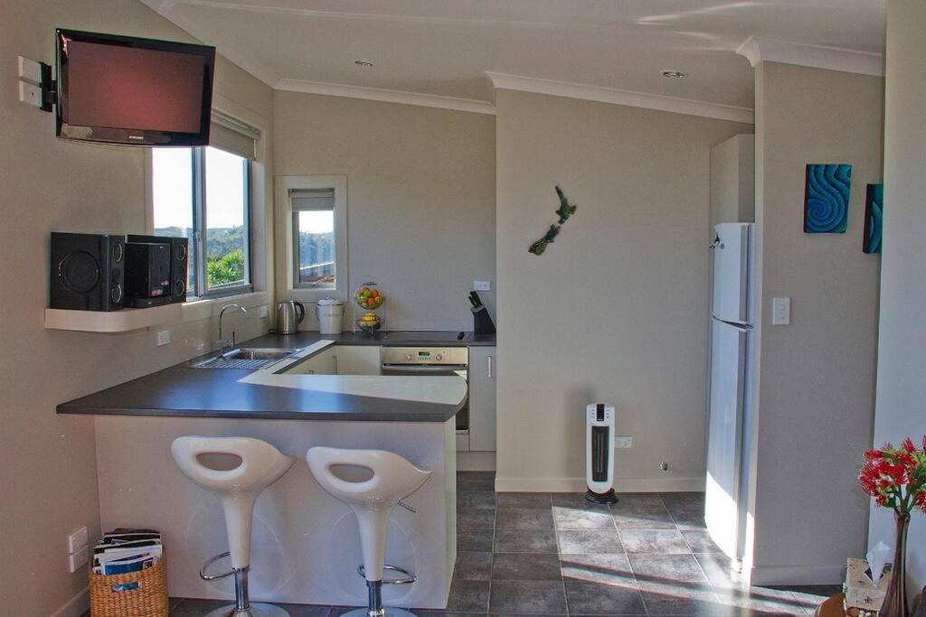 Orca Lodge Raglan Kültér fotó